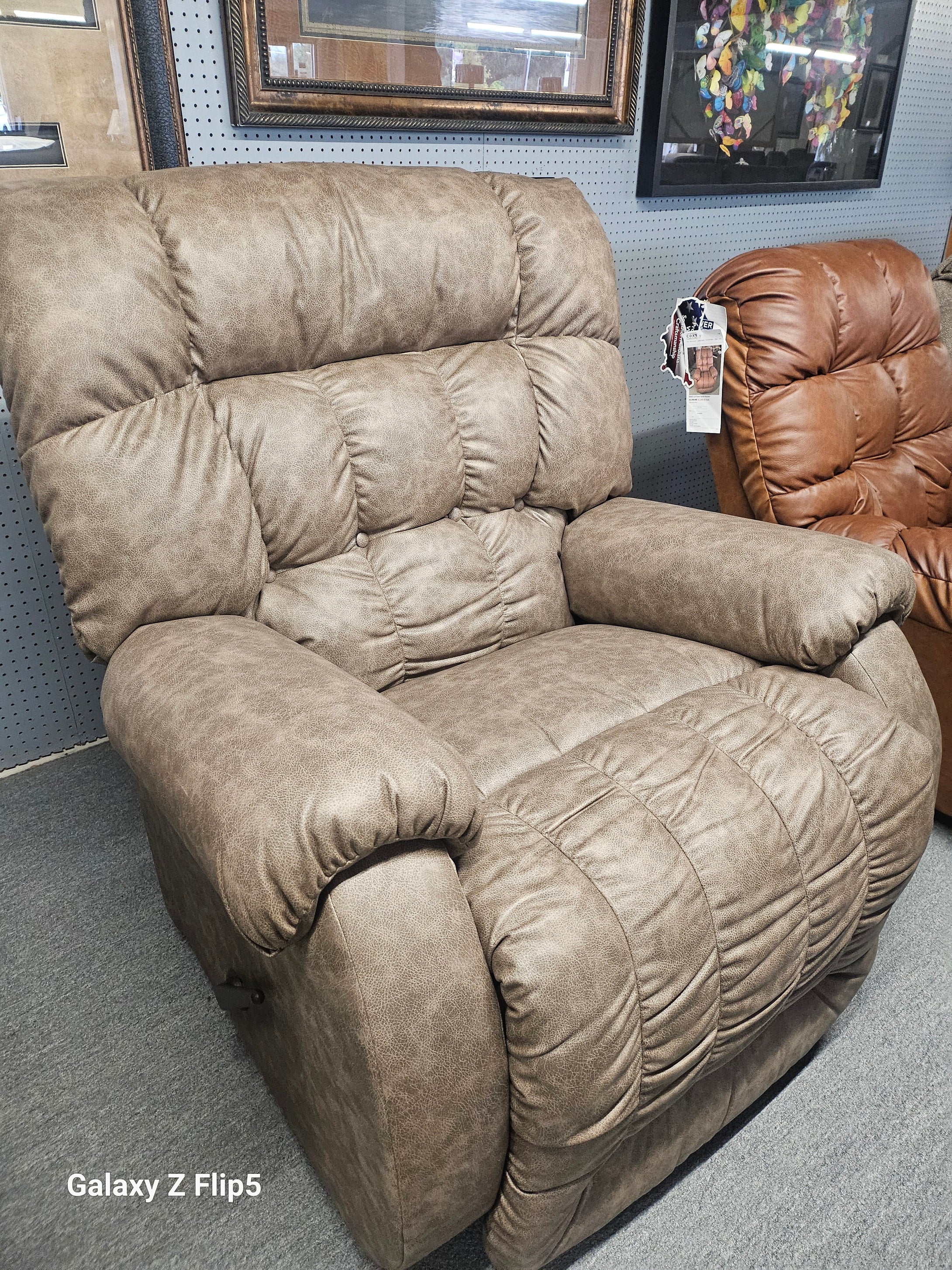 9B14/22389 Mushroom Beast Recliner - Cox Furniture and Flooring